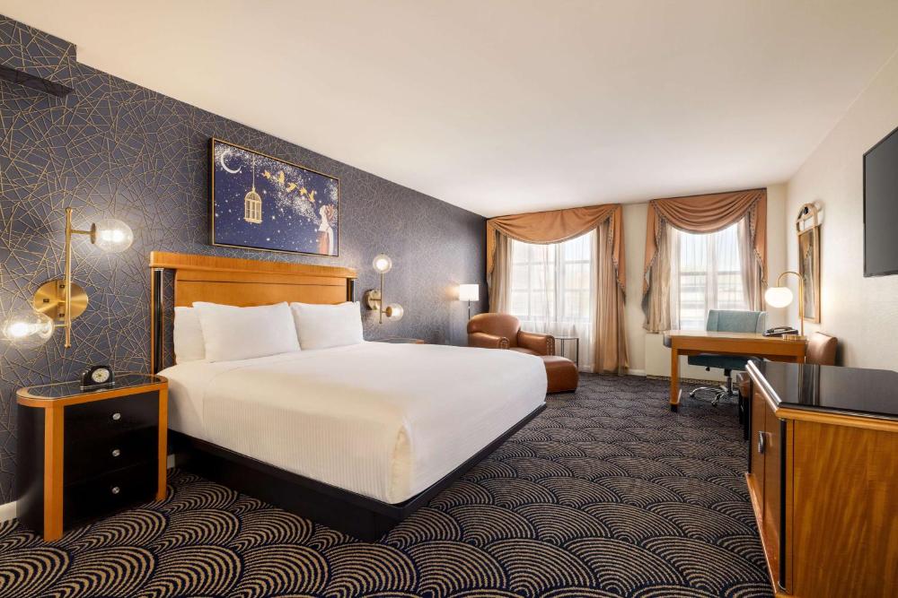 King Room - Non-Smoking interior